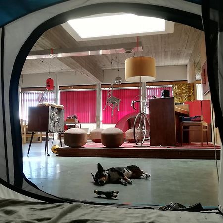 Ghostel 1St - Aventure Alternative - Guest House - Arts-Factory-Experience - For Artists, Makers And Open Minds - Attention, We Are Not A Hotel And Are Not Adapted For Everybody - Read Host Warnings Before Reservation - Www,Providence,Be Asbl Charleroi Bagian luar foto