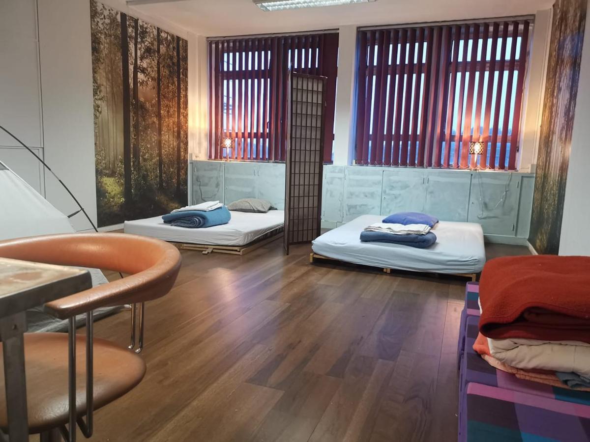 Ghostel 1St - Aventure Alternative - Guest House - Arts-Factory-Experience - For Artists, Makers And Open Minds - Attention, We Are Not A Hotel And Are Not Adapted For Everybody - Read Host Warnings Before Reservation - Www,Providence,Be Asbl Charleroi Bagian luar foto