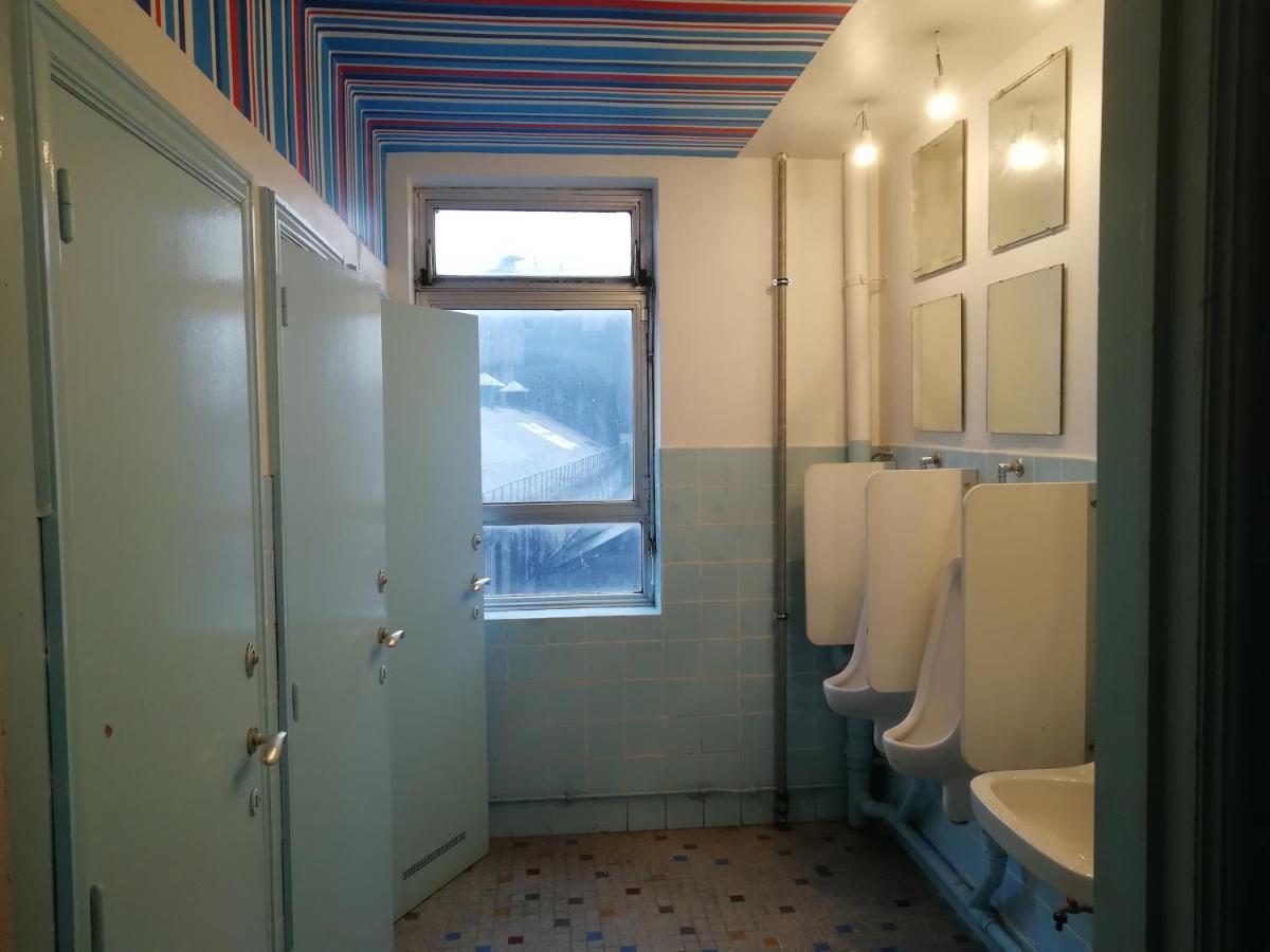 Ghostel 1St - Aventure Alternative - Guest House - Arts-Factory-Experience - For Artists, Makers And Open Minds - Attention, We Are Not A Hotel And Are Not Adapted For Everybody - Read Host Warnings Before Reservation - Www,Providence,Be Asbl Charleroi Bagian luar foto
