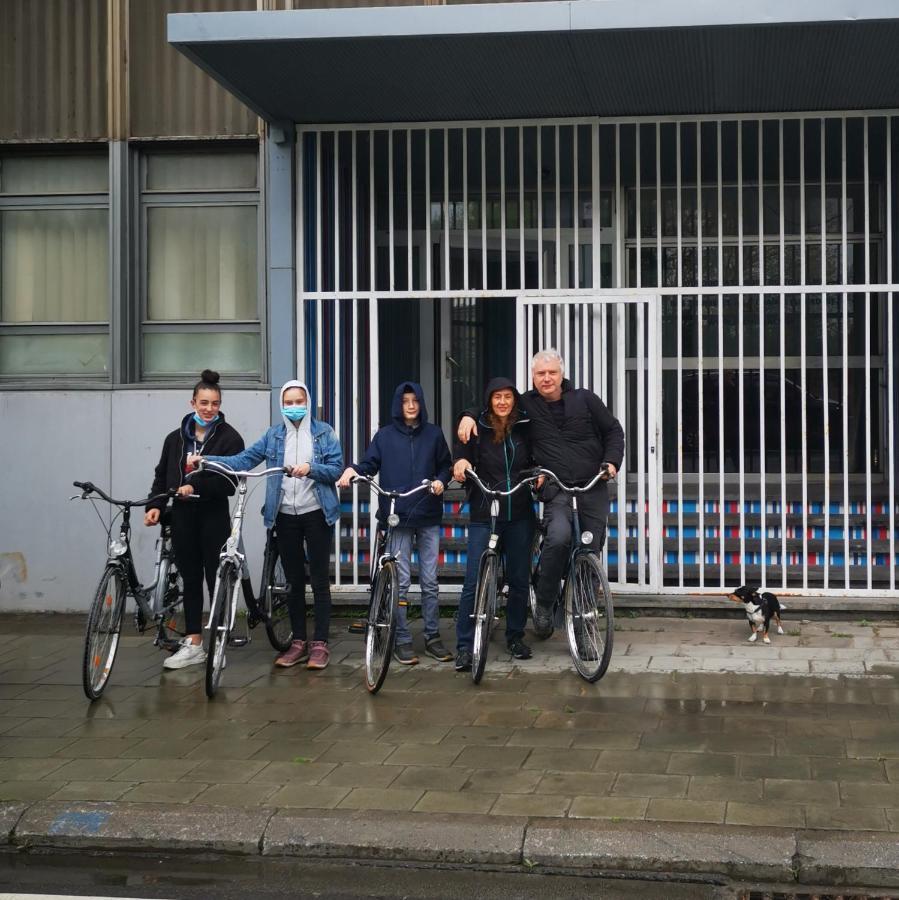 Ghostel 1St - Aventure Alternative - Guest House - Arts-Factory-Experience - For Artists, Makers And Open Minds - Attention, We Are Not A Hotel And Are Not Adapted For Everybody - Read Host Warnings Before Reservation - Www,Providence,Be Asbl Charleroi Bagian luar foto