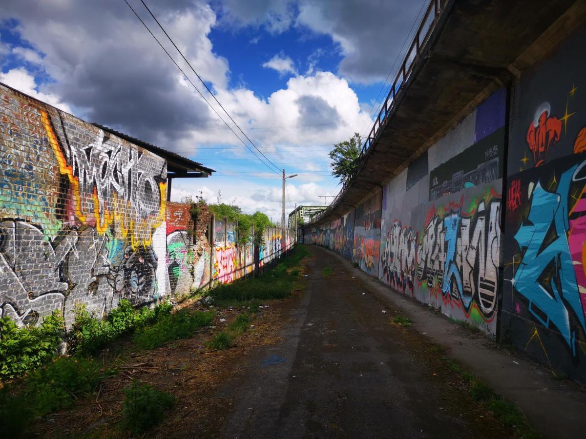 Ghostel 1St - Aventure Alternative - Guest House - Arts-Factory-Experience - For Artists, Makers And Open Minds - Attention, We Are Not A Hotel And Are Not Adapted For Everybody - Read Host Warnings Before Reservation - Www,Providence,Be Asbl Charleroi Bagian luar foto