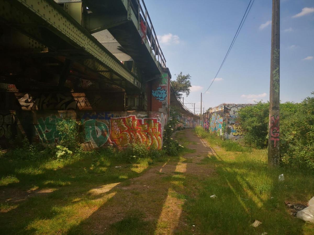 Ghostel 1St - Aventure Alternative - Guest House - Arts-Factory-Experience - For Artists, Makers And Open Minds - Attention, We Are Not A Hotel And Are Not Adapted For Everybody - Read Host Warnings Before Reservation - Www,Providence,Be Asbl Charleroi Bagian luar foto