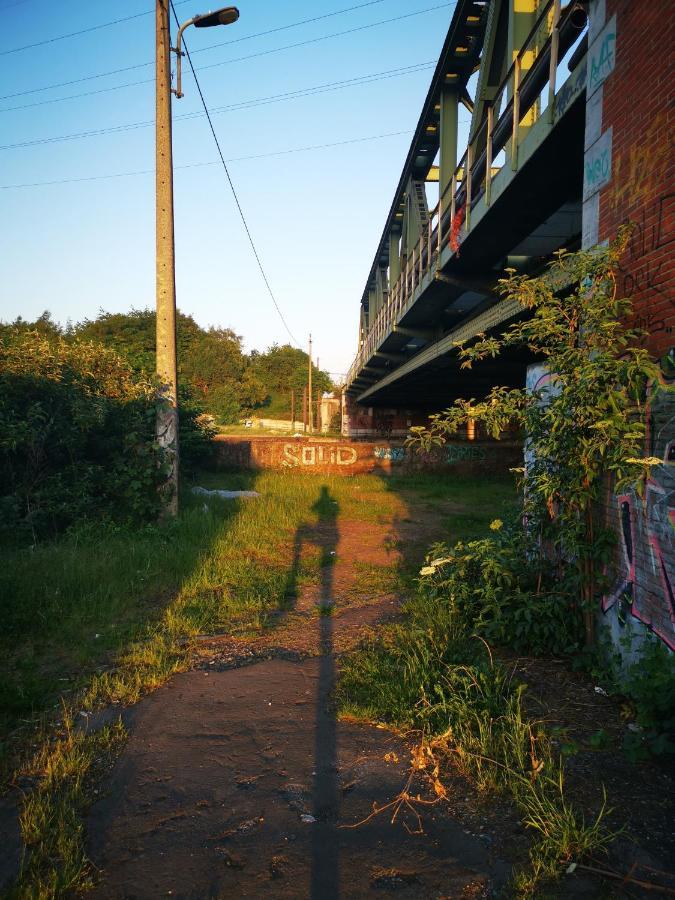 Ghostel 1St - Aventure Alternative - Guest House - Arts-Factory-Experience - For Artists, Makers And Open Minds - Attention, We Are Not A Hotel And Are Not Adapted For Everybody - Read Host Warnings Before Reservation - Www,Providence,Be Asbl Charleroi Bagian luar foto