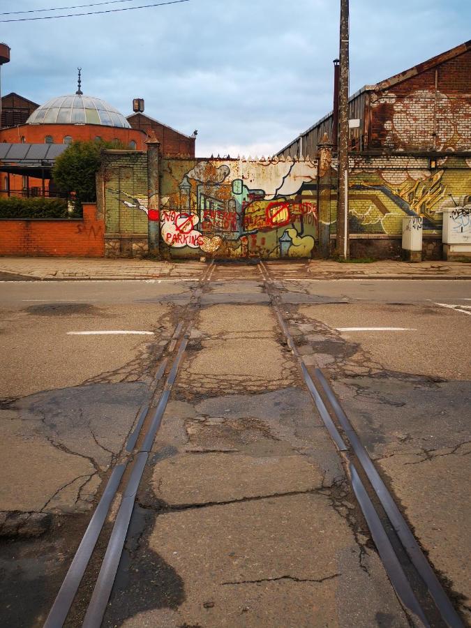Ghostel 1St - Aventure Alternative - Guest House - Arts-Factory-Experience - For Artists, Makers And Open Minds - Attention, We Are Not A Hotel And Are Not Adapted For Everybody - Read Host Warnings Before Reservation - Www,Providence,Be Asbl Charleroi Bagian luar foto