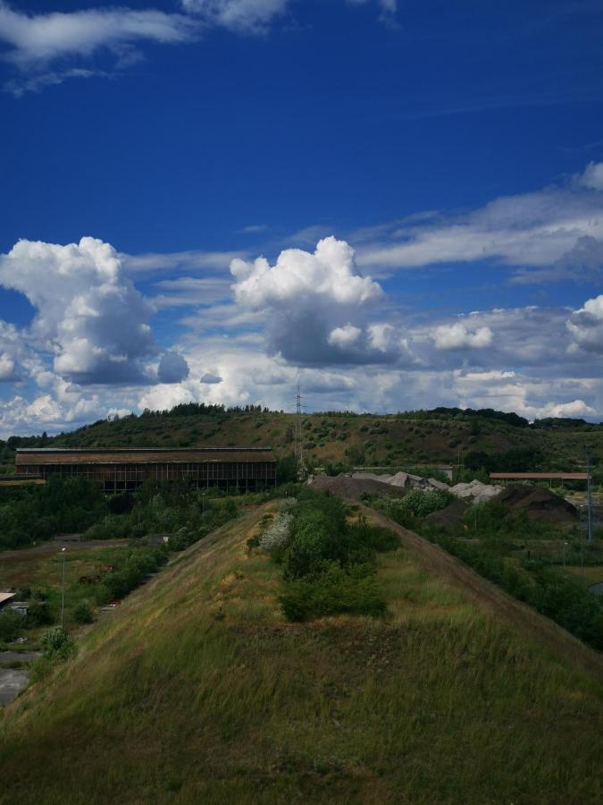 Ghostel 1St - Aventure Alternative - Guest House - Arts-Factory-Experience - For Artists, Makers And Open Minds - Attention, We Are Not A Hotel And Are Not Adapted For Everybody - Read Host Warnings Before Reservation - Www,Providence,Be Asbl Charleroi Bagian luar foto